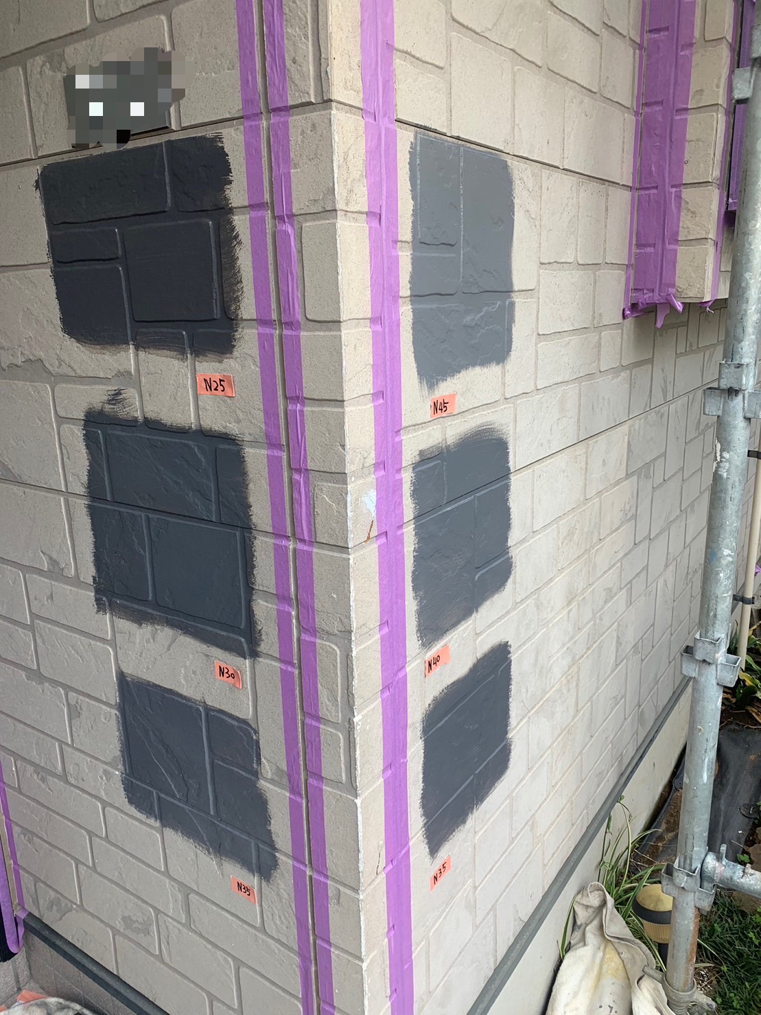 船橋市にて外壁の色選び　テスト施工を行いました！