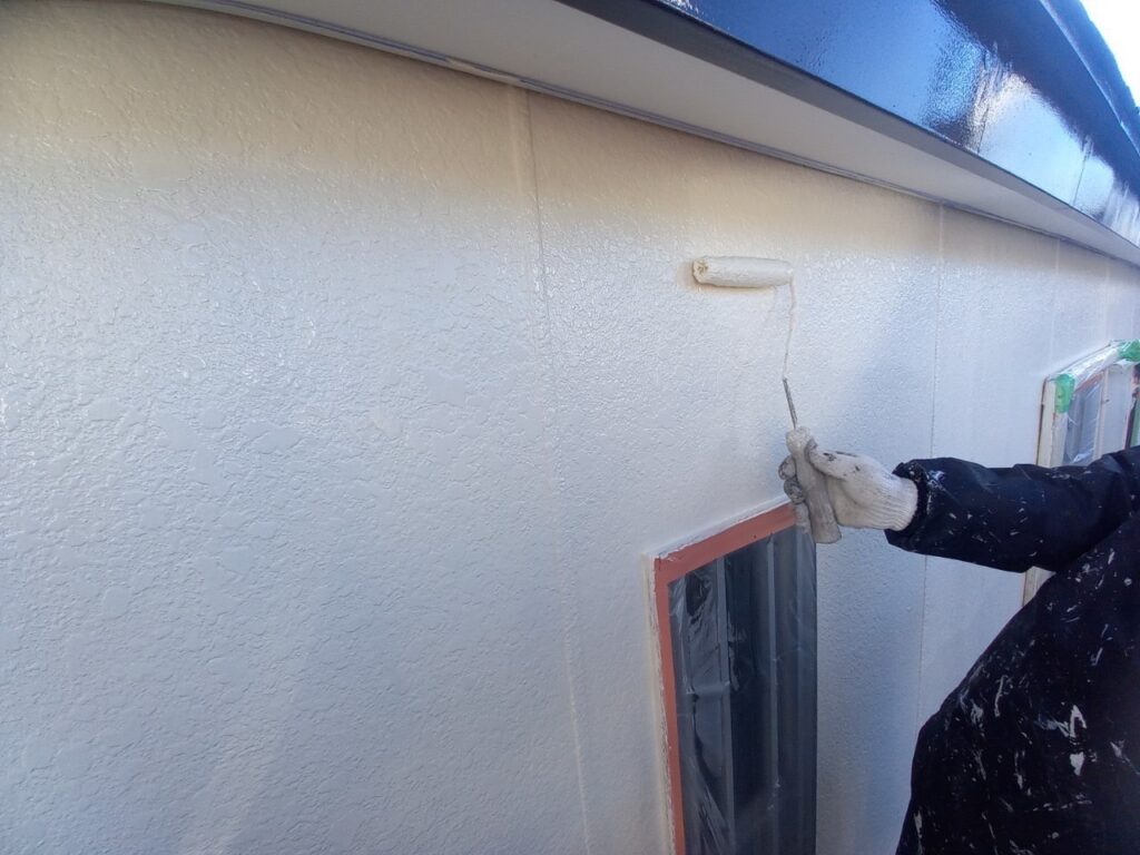 上塗り<br />
仕上げ塗料での２回目の塗装。<br />
<br />
材料：無機エクスカリバー