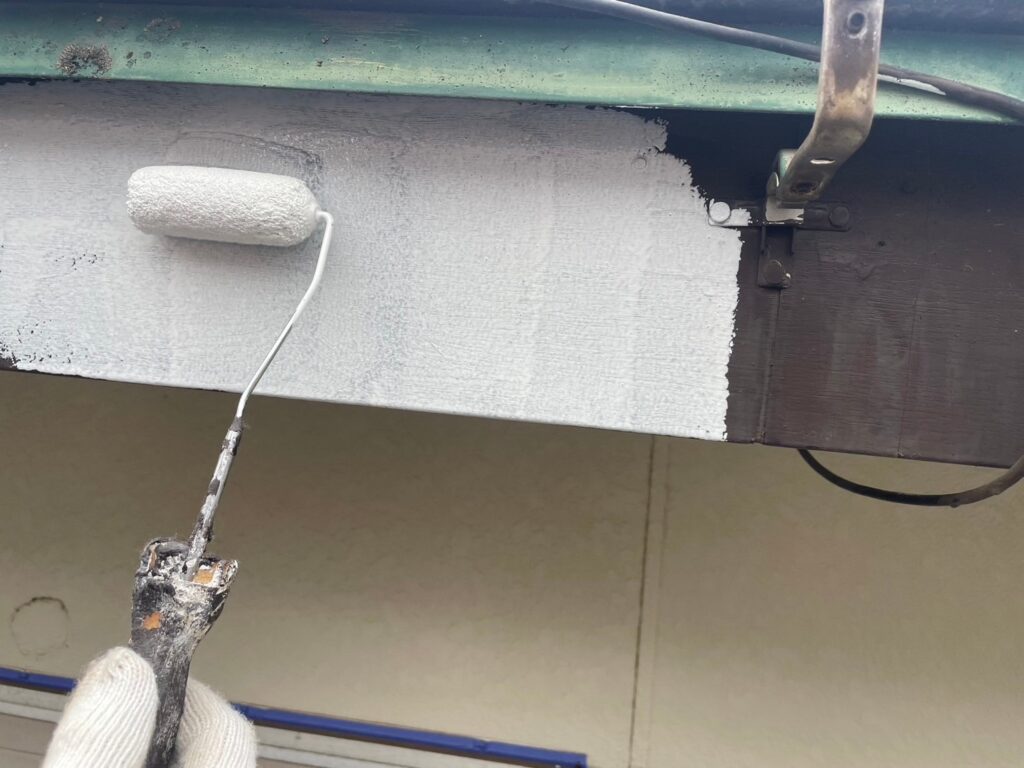 下塗り<br />
材料：木部用プライマー