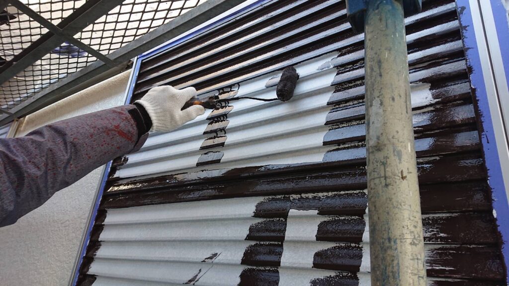 中塗り<br />
<br />
材料：セミフロンマイルドⅡ