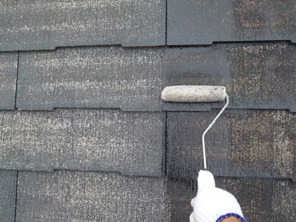 下塗り<br />
<br />
下塗りこそ大事！透けたりムラの無いのは当然で、端から端まで均一に塗られていないと塗膜性能にムラがでてしまいます。