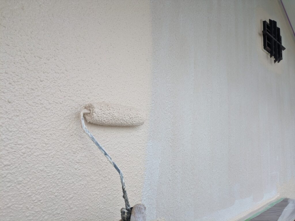 中塗りも下塗り同様に一番は均一に、一回一回を大切に美しく仕上げていく感覚が大切です。