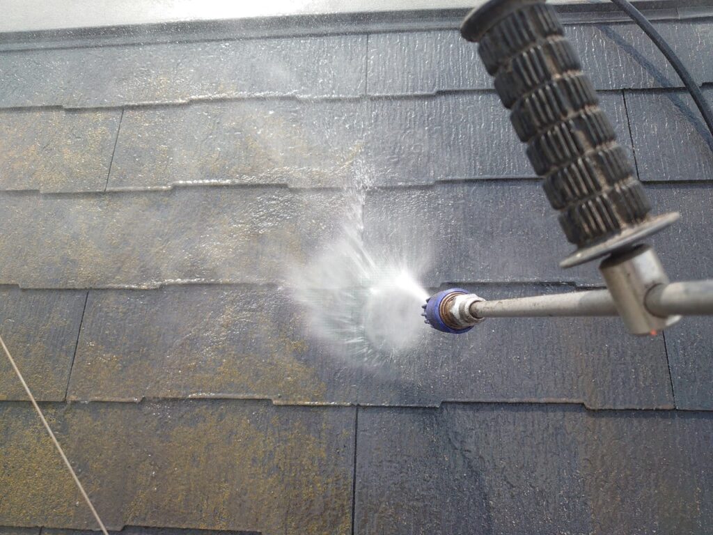 高圧洗浄からスタートになります。