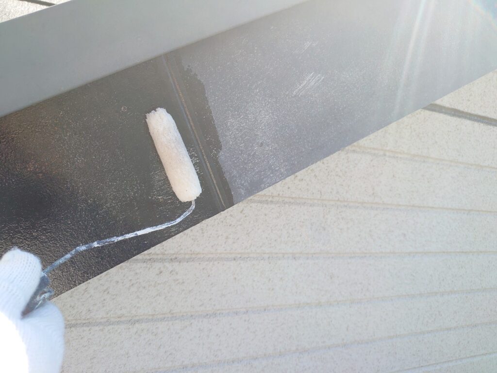 下塗り<br />
さらに密着性を良くする大事な工程になります。