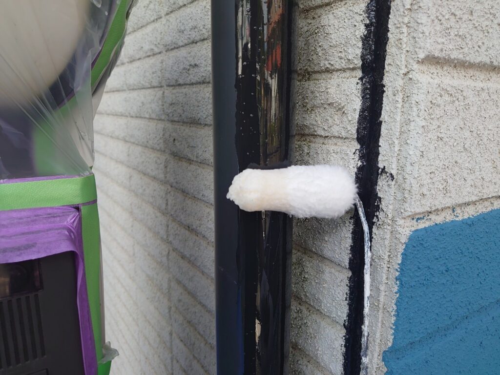 下塗り<br />
さらに密着性を良くする大事な工程になります。