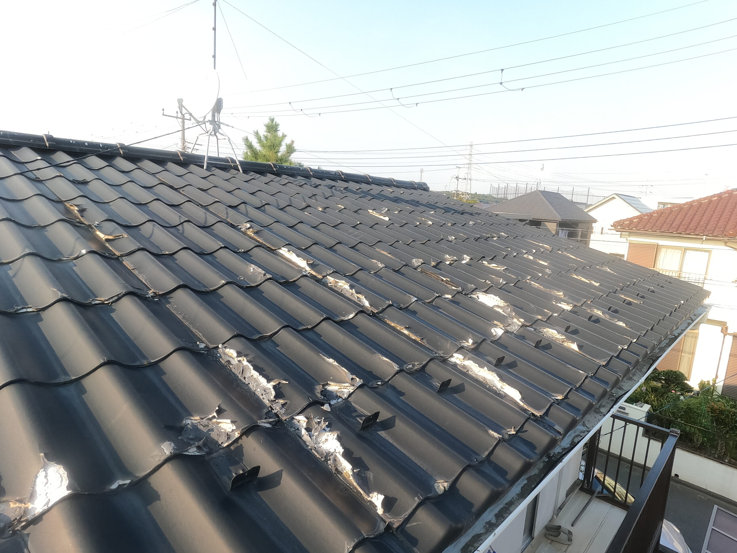 【船橋市】塗装してはいけない屋根材7選｜パミール・コロニアルNEOなど要注意！正しいメンテナンス方法も解説