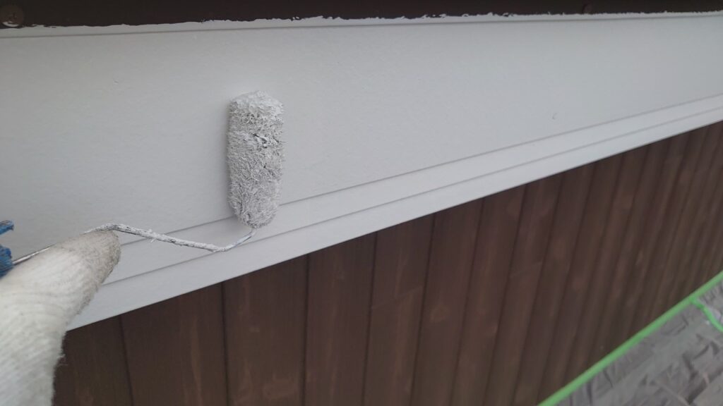 幕板塗装<br />
上塗り