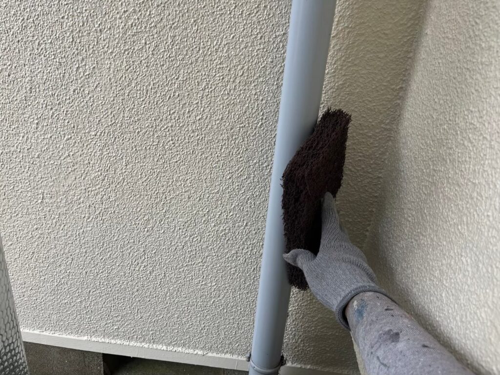 雨樋塗装<br />
ケレン