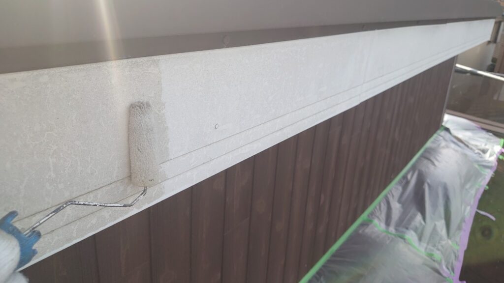 幕板塗装<br />
下塗り