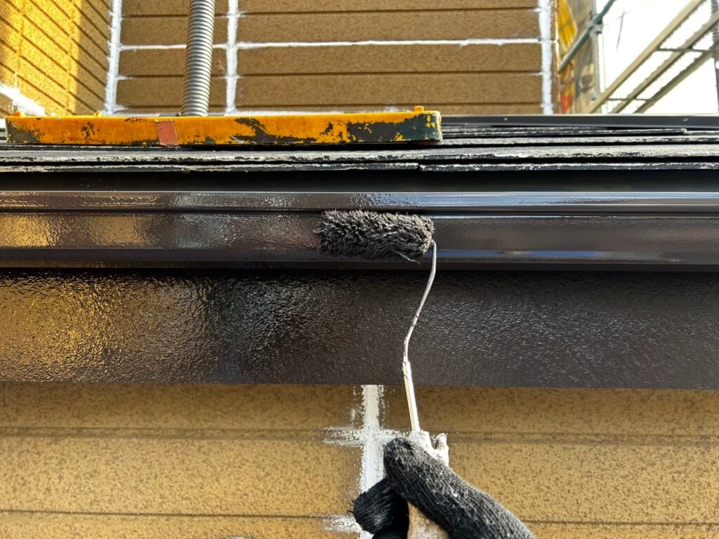 破風板<br />
上塗り