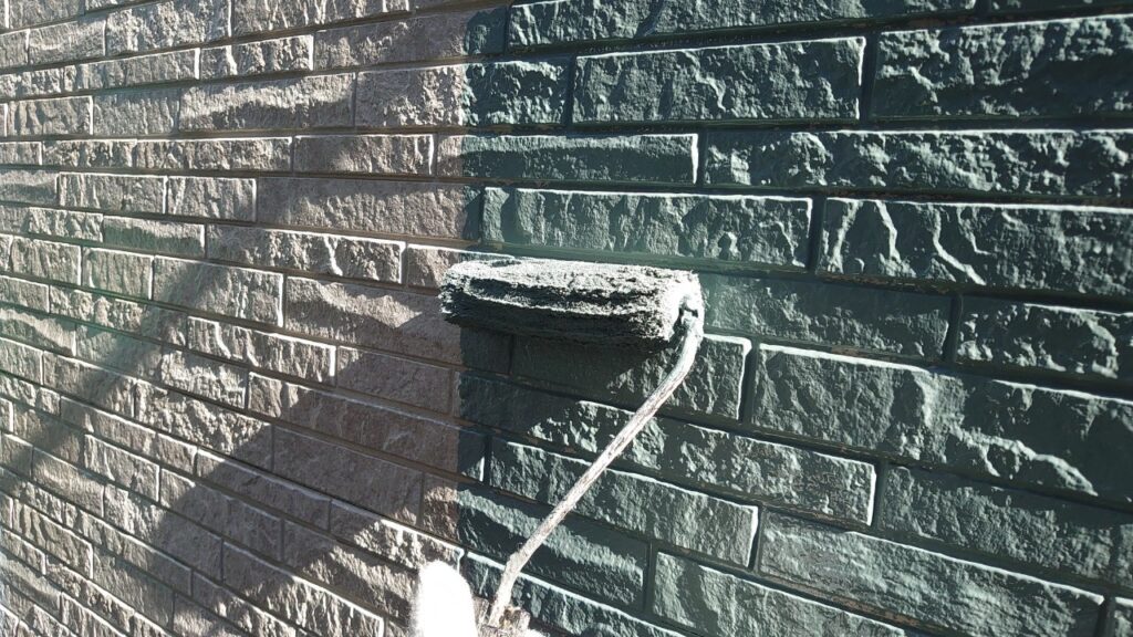 メイン外壁塗装<br />
中塗り