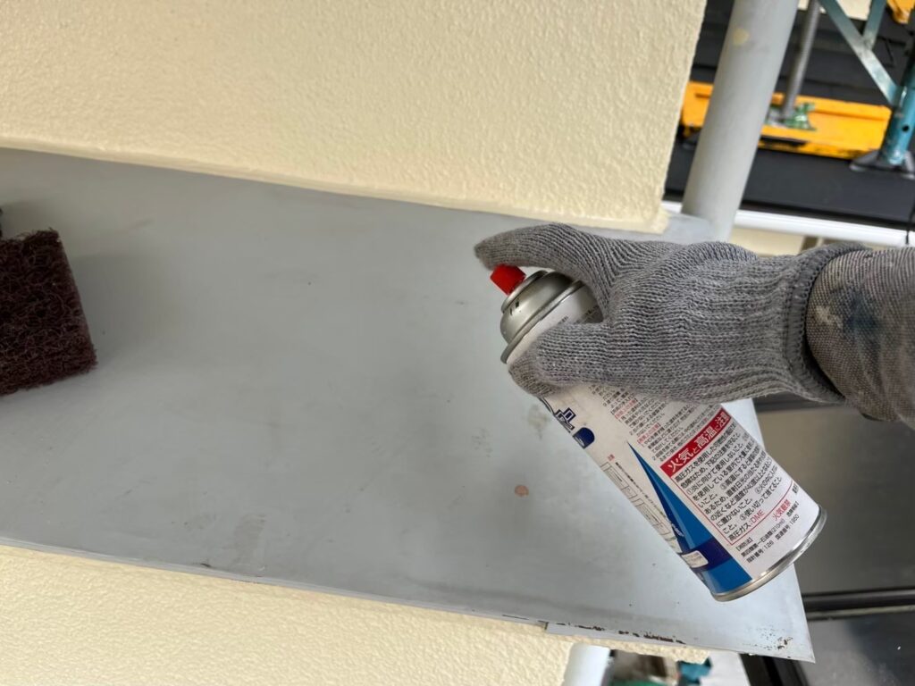 庇塗装<br />
下塗り