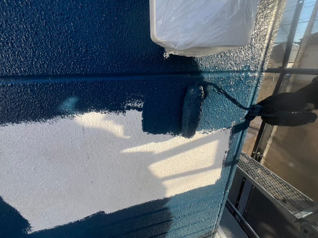 メイン外壁塗装<br />
中塗り