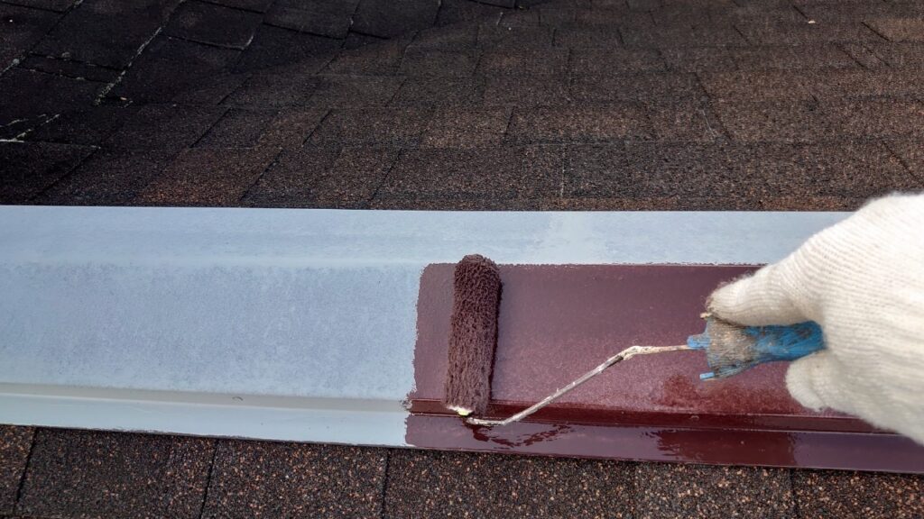 屋根板金塗装<br />
中塗り