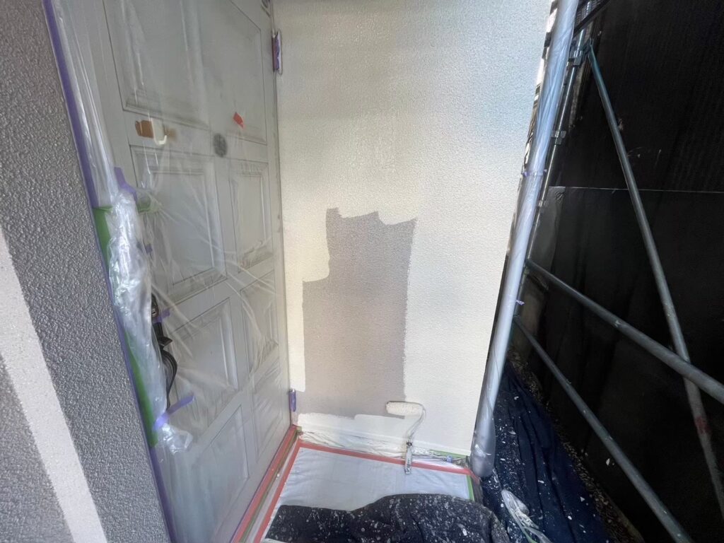 外壁塗装<br />
中塗り
