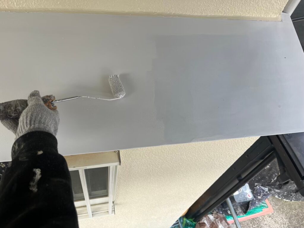 庇塗装<br />
上塗り