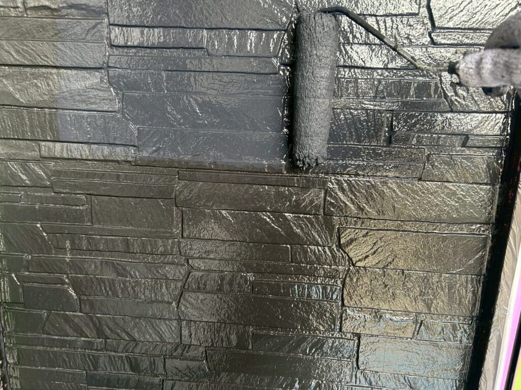 アクセント外壁塗装<br />
上塗り