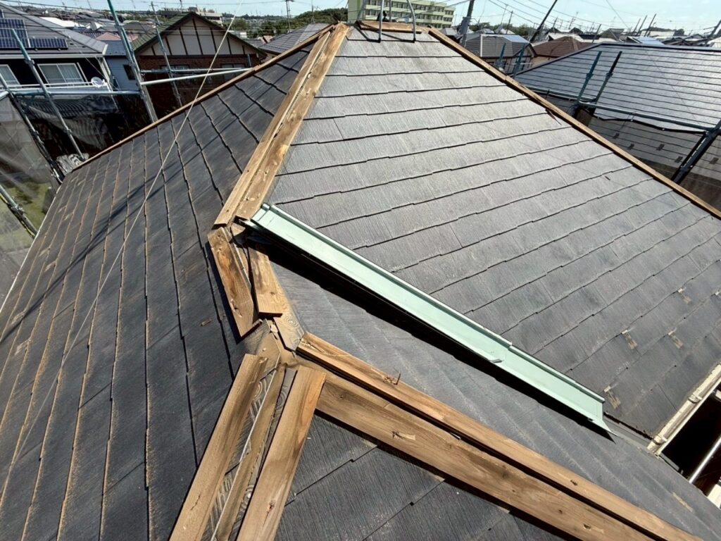 まずは既存棟板金撤去