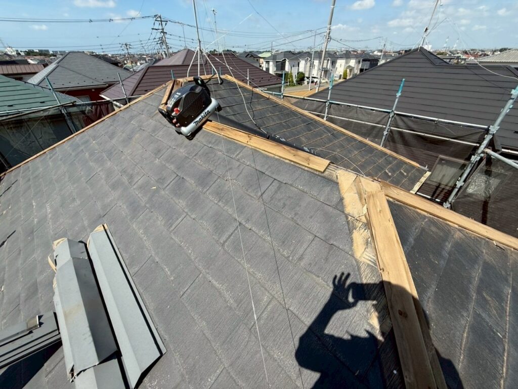 まずは既存棟板金撤去