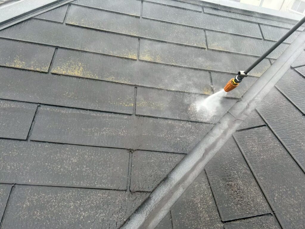 高圧洗浄からスタートになります。