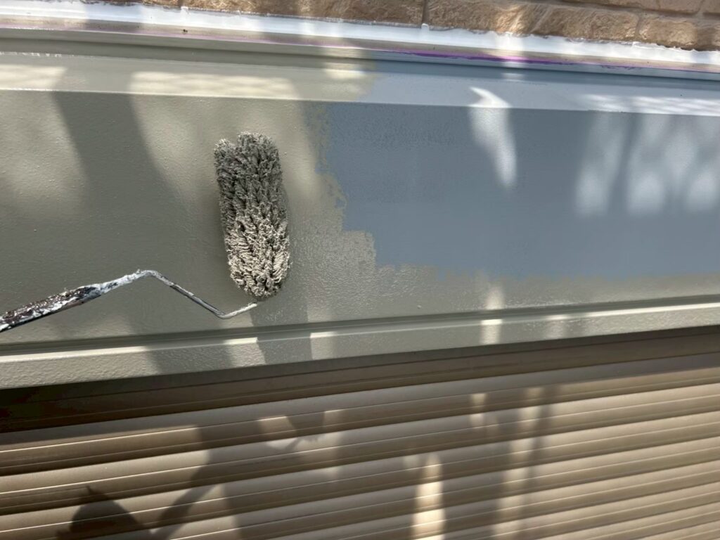 中塗り<br />
フッ素塗料で塗装することで長持ちします。/セミフロンマイルド<br />
<br />
<br />
