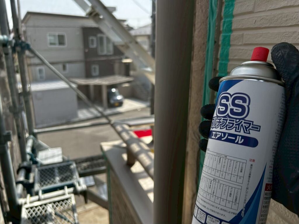 下塗り<br />
さらに密着性を良くする大事な工程になります。/密着強化プライマー