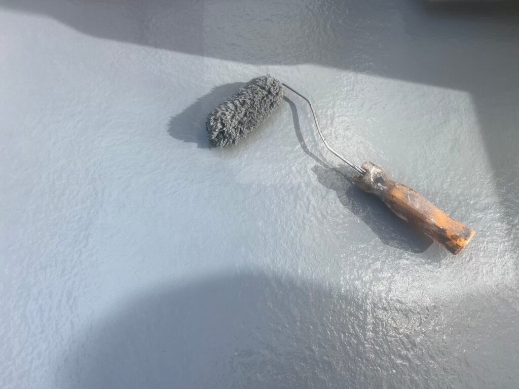 トップコート<br />
紫外線による防水塗膜の劣化を防ぎます。<br />
<br />
