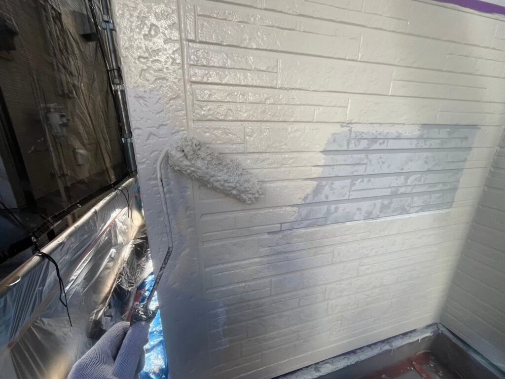 デザイン塗装<br />
中塗り<br />
仕上げ塗料での１回目の塗装。<br />
