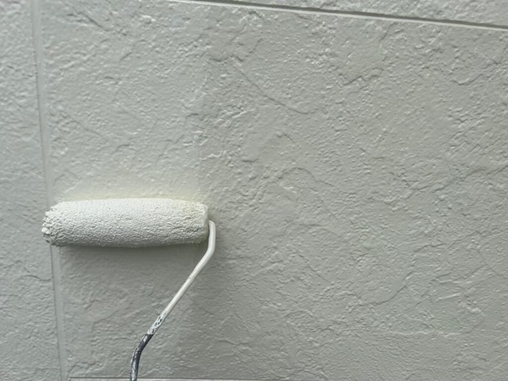 中塗り<br />
仕上げ塗料での１回目の塗装。<br />
<br />
