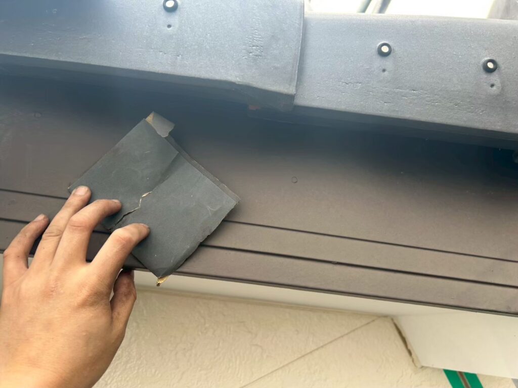 破風板<br />
ケレン<br />
密着性を良くするための大事な工程です。