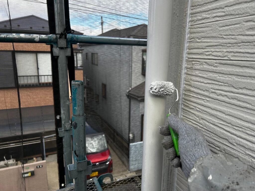 中塗り<br />
仕上げ塗料での１回目の塗装。<br />
