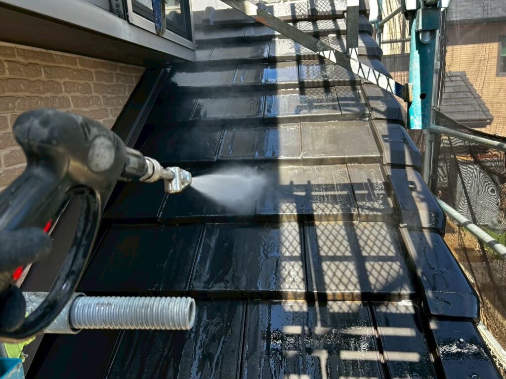 高圧洗浄からスタートになります。