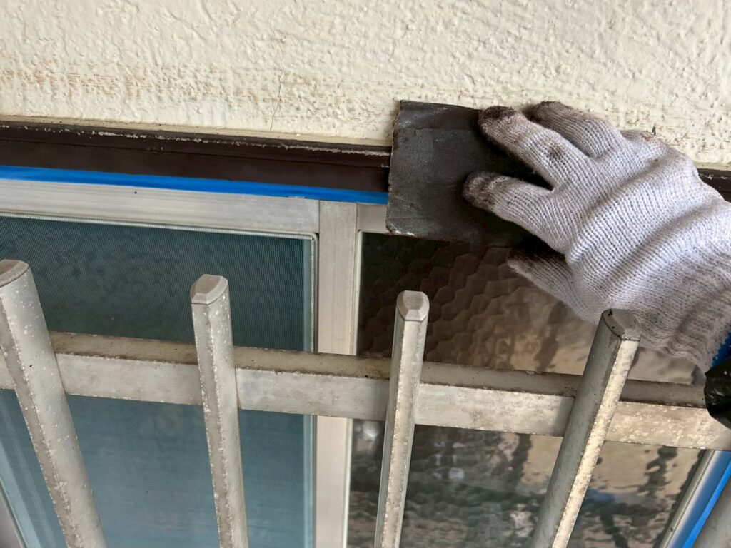 ケレン<br />
密着性を良くするための大事な工程です。