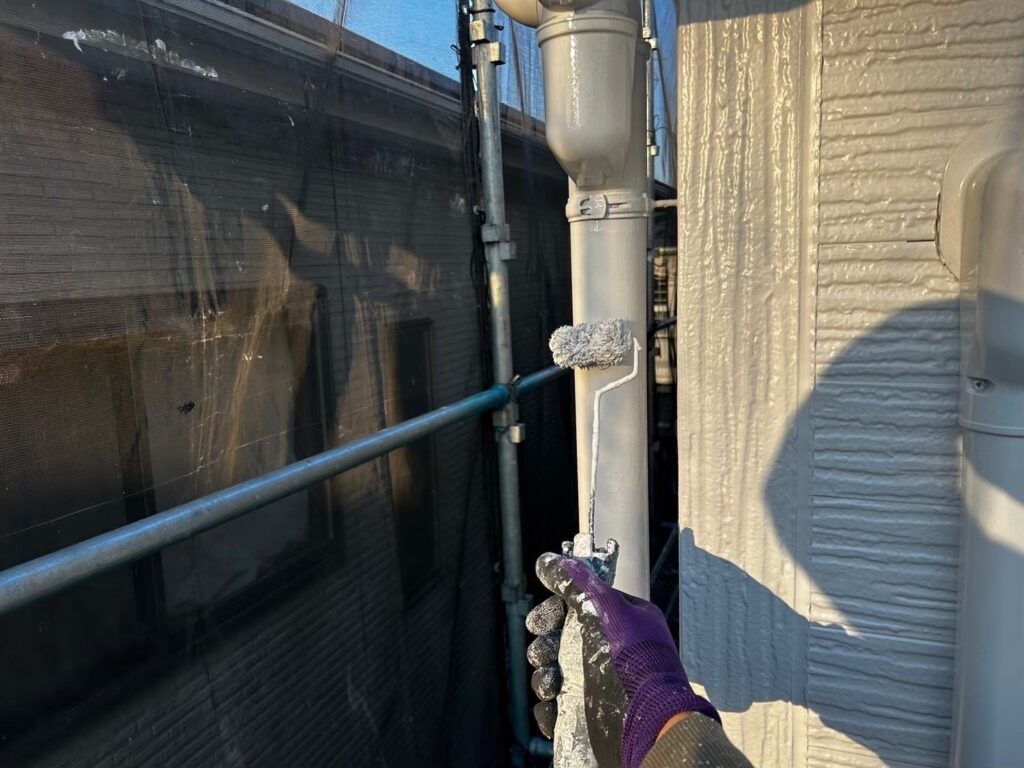 上塗り<br />
仕上げ塗料での2回目の塗装。<br />
