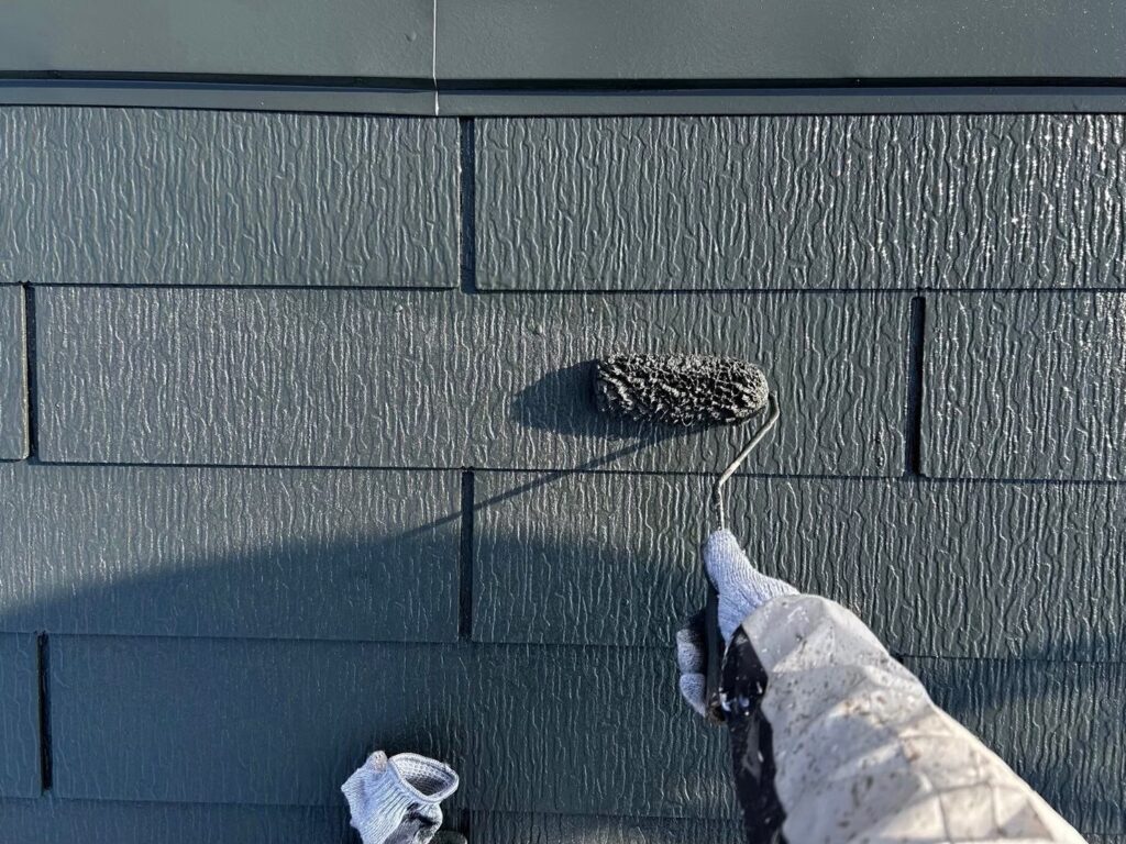 上塗り<br />
仕上げ塗料での2回目の塗装。<br />
<br />
