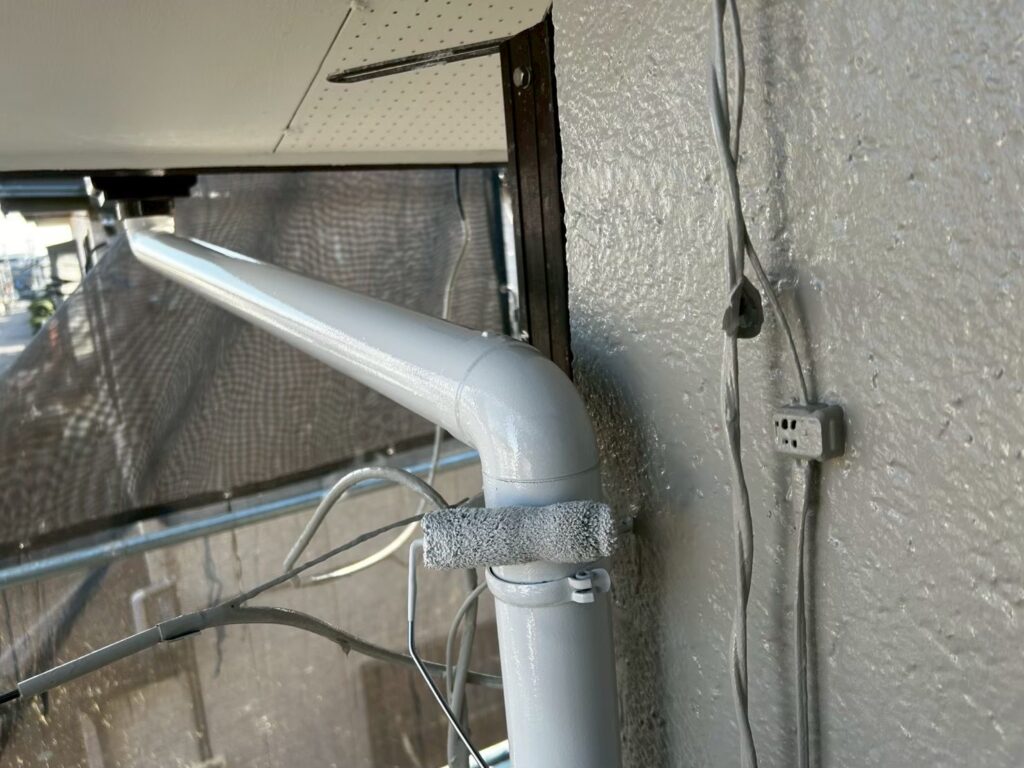 上塗り<br />
仕上げ塗料での2回目の塗装。<br />
