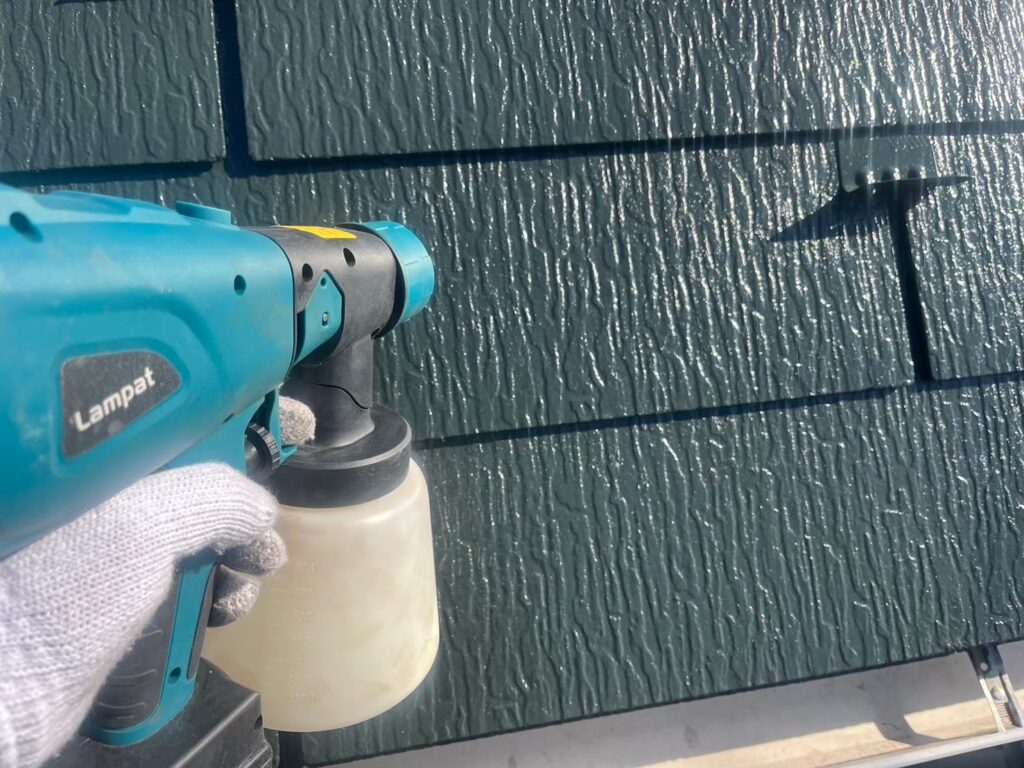 超合金光触媒コーティング<br />
<br />
外壁塗装のトップコーティングです。<br />
耐久性・美観製を更に底上げし、最高峰の光触媒外壁を塗り替えで実現します。<br />
