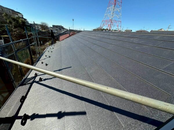 船橋市三山の屋根カバー工法｜スーパーガルテクトで改修した施工事例【費用100万〜150万円】