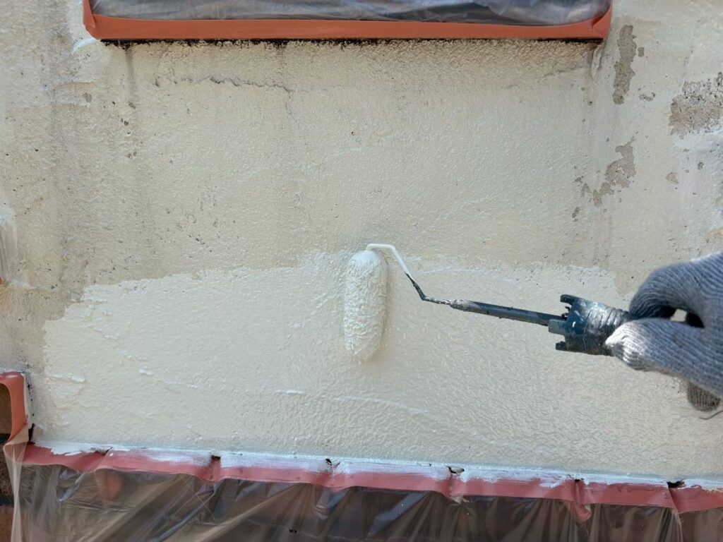 中塗り<br />
仕上げ塗料での１回目の塗装。<br />
