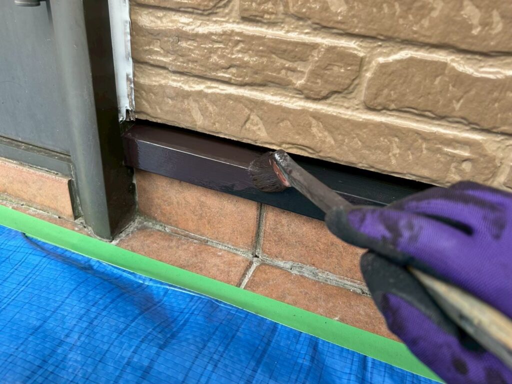 中塗り<br />
仕上げ塗料での１回目の塗装。<br />
<br />
