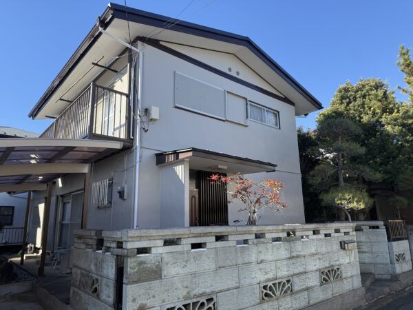 船橋市八木が谷の外壁塗装｜ひび割れをエポキシ補修し無機塗料で仕上げた施工事例【費用130万〜160万円】