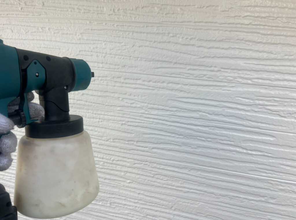 超合金光触媒コーティング<br />
<br />
外壁塗装のトップコーティングです。<br />
耐久性・美観製を更に底上げし、最高峰の光触媒外壁を塗り替えで実現します。<br />
