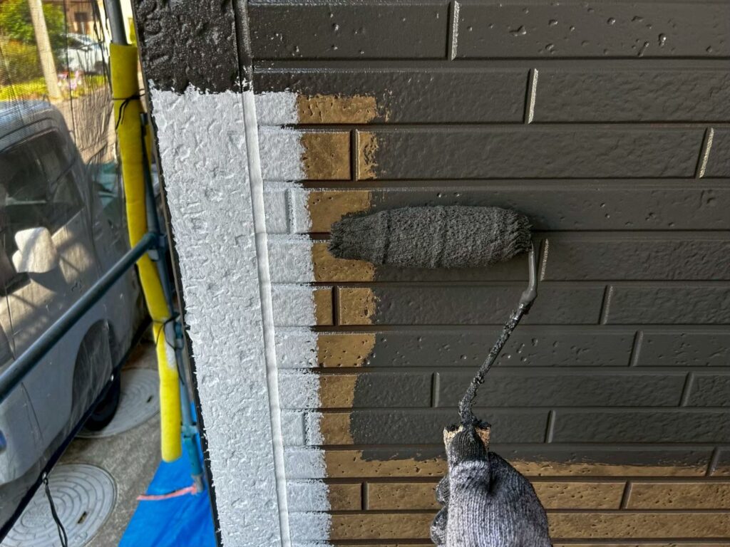 中塗り<br />
仕上げ塗料での１回目の塗装。<br />
