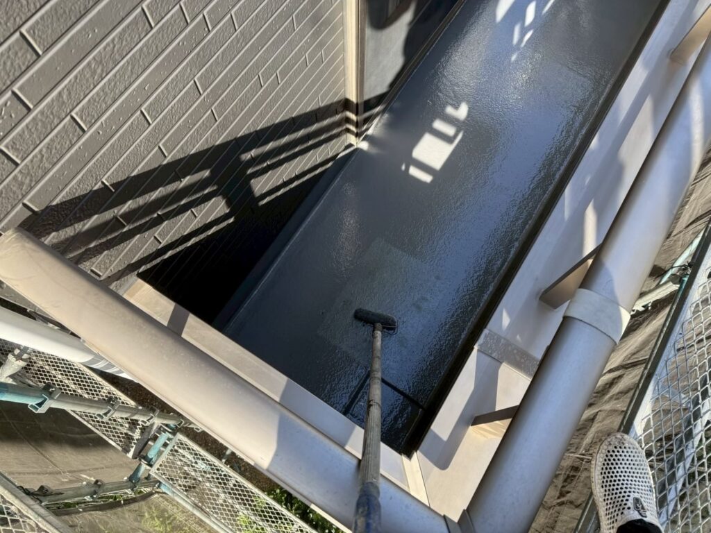 トップコート<br />
紫外線による防水塗膜の劣化を防ぎます。<br />
<br />
