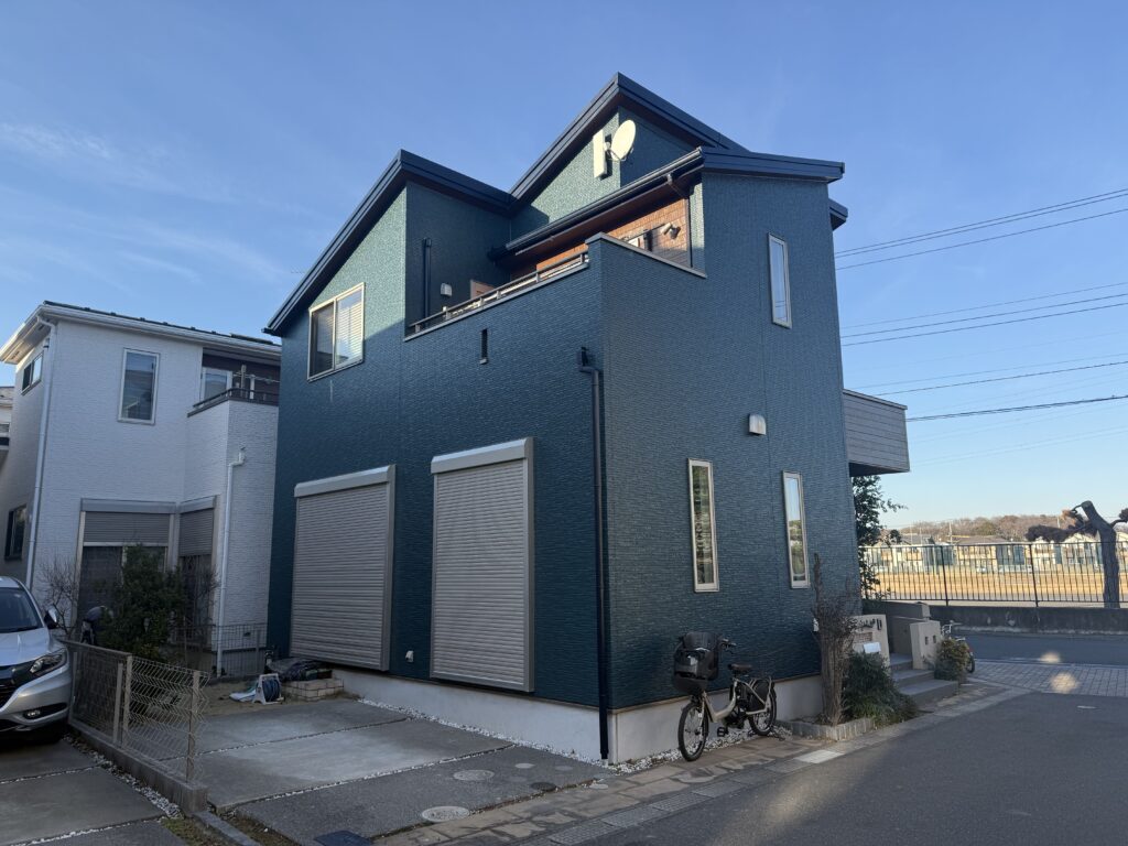 船橋市習志野台｜ポラス住宅 難付着サイディング 無機エクスカリバー×光触媒【外壁色分け・費用165万円・築10年】