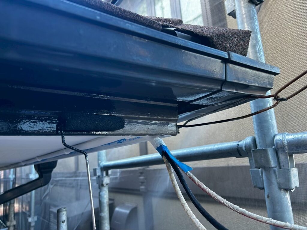 中塗り<br />
仕上げ塗料での１回目の塗装。<br />
