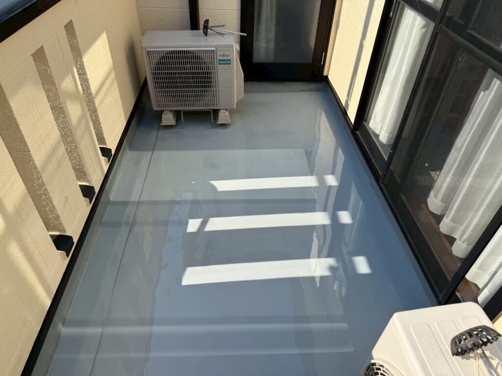 ウレタン防水２層<br />
防水層を２層流します。