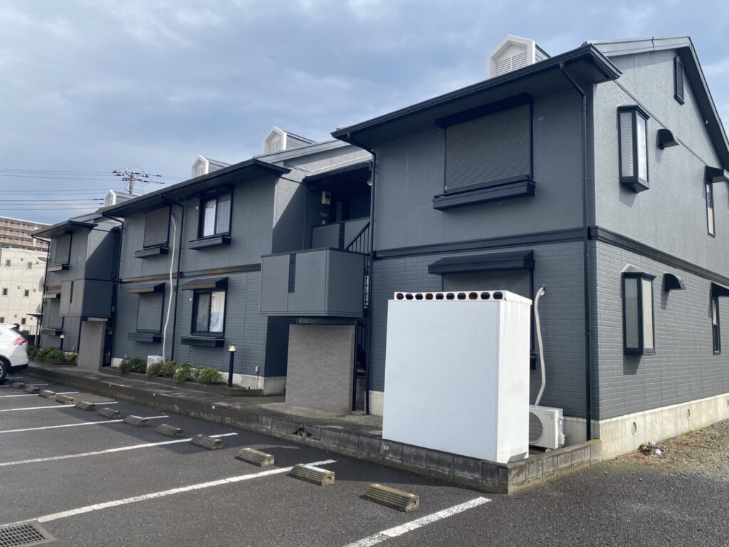 船橋市前貝塚｜アパート外壁塗装 入居者の部屋干しを2週間に短縮【大和ハウス（ダイワハウス）8世帯・費用320万円・築24年】